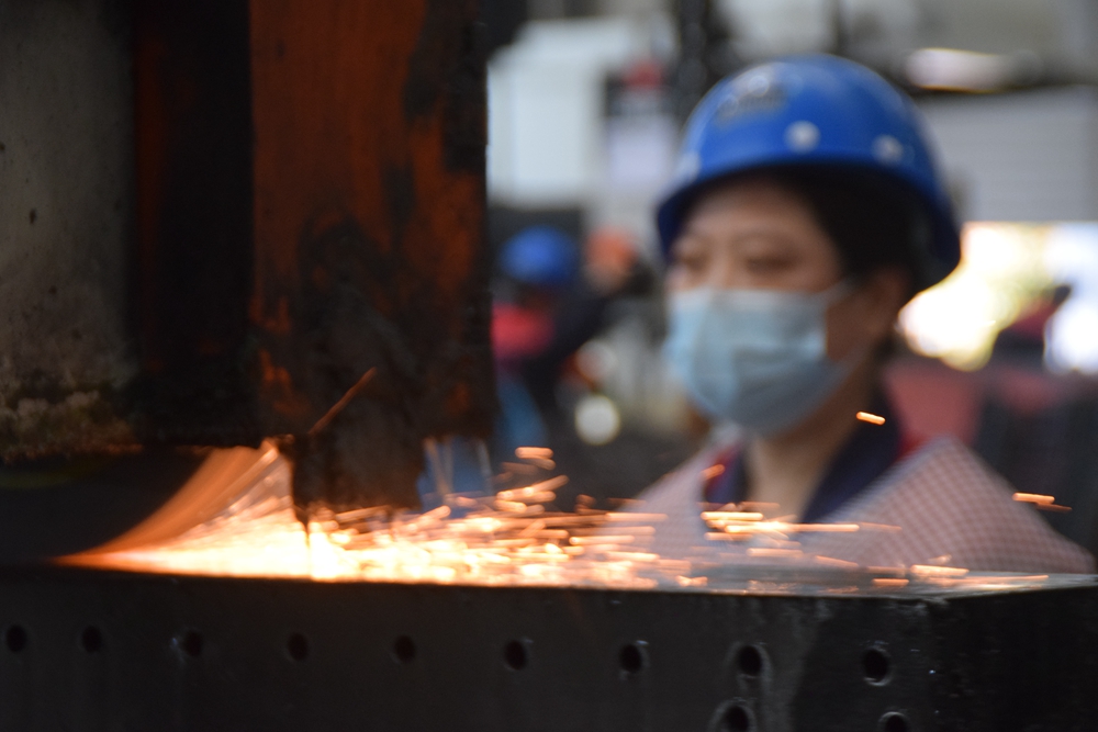 《火花里的征途》  王国鸿  摄